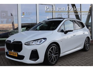 BMW 2-serie Tourer (u06) 220i M-SPORT SHADOW LINE Panoramadak | Camera | Stoelverwarming | Sfeerverlichting | Wide screen | DAB |