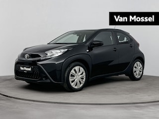 Toyota Aygo 1.0 VVT-i MT Play | Adaptieve Cruise Control | Apple Carplay/Android Auto | Afneembare Trekhaak | Achteruitrijcamera | Snelheidsbegrenzer | Airconditioning | Bluetooth Telefoonvoorbereiding |