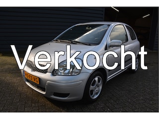 Toyota Yaris 1.3 VVT-i Sol Automaat Airco Centrale Deur Vergrendeling