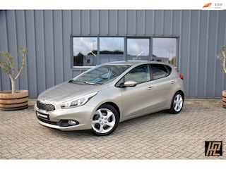Kia Ceed Cee'd 1.4 CVVT * Airco * Navi * Carplay/Android * Lmv * Zeer nette auto