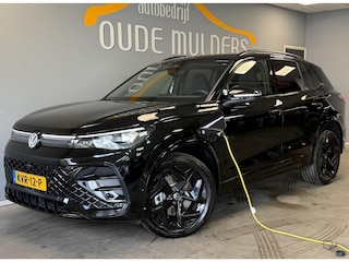 Volkswagen Tiguan 1.5 eHybrid R-Line Full Black | Trekhaak | Adaptieve Cruise | Massage | 360  | Sfeer |  Carplay | IQ light |Stoelverwarming |