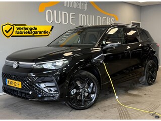 Volkswagen Tiguan 1.5 eHybrid R-Line Full Black | Trekhaak | Adaptieve Cruise | Massage | 360  | Sfeer |  Carplay | IQ light |Stoelverwarming |