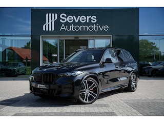 BMW X5 xDrive50e | M Sport Pro | Panoramadak | Driving Assistant Professional | Sofft Close | Trekhaak | Integrale actieve besturing | M SPORTREM, ROOD HOOGGLANS | Parking Assistant professional | Harman/Kardon Surround Sound systeem |
