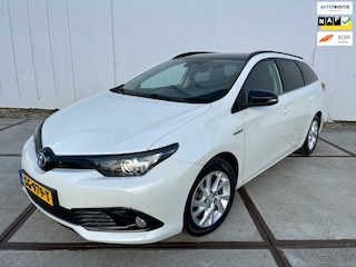 Toyota Auris 1.8 Hybrid Black Edition Clima - trekhaak - full map navi - Lm velgen - bluetooth - NAP - LED