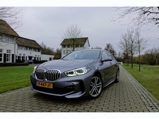 BMW 118i Business Edition M sport | Camera | CarPlay | Stoelverwarming | Navi |