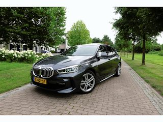 BMW 118i High Executive M-Sport | Panodak | Stoelverw. | LED | DAB | Camera | BTW |