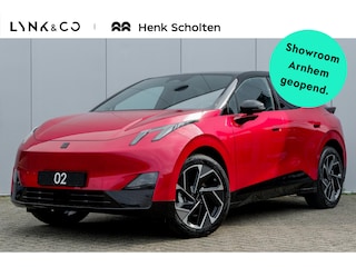 Lynk & Co 02 272PK 66KWh More | Wordt Verwacht | 1600KG Trekgewicht | 360 Graden Camera | Harman Kardon | Panoramadak | Elektrisch bedienbare voorstoel met geheugen | Keyless Entry | Getint glas | Adaptieve Cruise Control | Dodehoekassistent | Sfeerverlichting | Stuurwielverwarming | Stoelverwarming