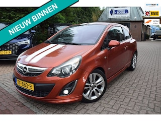 Opel Corsa 1.4-16V Cosmo/OPC-LINE/AIRCO/NAVIGATIE/CRUISE-CONTROL/PARKEERSENSOREN/STUURBEKRACHTIGING/APK 01-08-2027