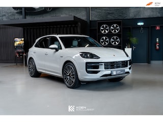 Porsche Cayenne S E-HYBRID (2025, BTW) Sport Design, 4w-sturing, massage, 22 inch, INNO Drive