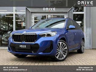BMW X1 xDrive30e 326PK M-Sport |Full Option|Pano|H/K|DrivingAssProf|Innovation|20"|Trekhaak