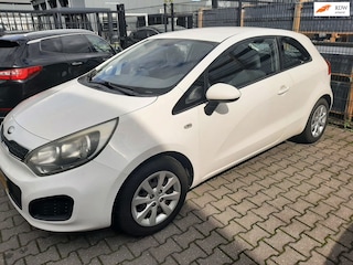 Kia Rio 1.1 CRDi motorschade