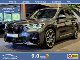 BMW X1 xDrive25e High Executive M-Sport | Panorama | 19" | HUD | Trekhaak | Camera | Stoelverwarming