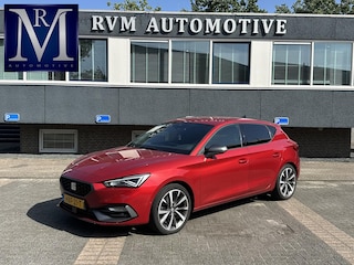 Seat Leon 1.5 eTSI FR STOEL + STUURVERWARMING |ACHTERUIT RIJ CAMERA | KEYLESS | DODEHOEK | APPLECARPLAY\AINDROID AUTO | TREKHAAK | RIJKLAAR GELEVERD MET 12 MND BOVAG GARANTIE | ADAP. CRUISE |