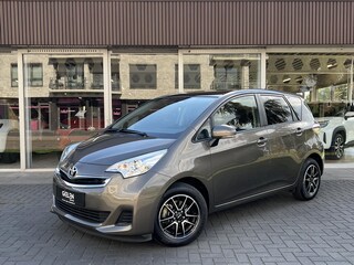 Toyota Verso-S 1.3 VVT-i CVT Automaat Trend | Trekhaak, Navigatie, Panoramadak, Airconditioning, Parkeercamera, Fijne instap!