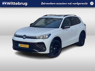 Volkswagen Tiguan 1.5 eHybrid 272PK DSG R-Line Edition / Resterende Fabrieksgarantie tot 1-10 2029 / Black Style / Trekhaak / Leer /  Panoramadak / 20'' LMV / VW