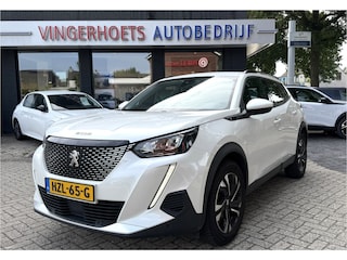 Peugeot 2008 1.2 Benzine 100 Pk. Allure * Navigatie * L.M. Velgen met Vierseizoenenbanden * Achteruitrij Camera * Vingerhoets; Vierde Generatie Eersteklas Service. Al meer dan 100 jaar een begrip in de Brabantse Kempen