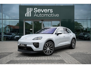 Porsche Macan 4 S 100 kWh | 449PK | IJsgrau Metallic | Luchtvering | Panoramadak | Sport Chrono Pakket | Trekhaak | Porsche Innodrive | Bose audio | Surround View | Matrix Led | 18 Voudige Sportstoelen | 21'' Lichtmetaal |