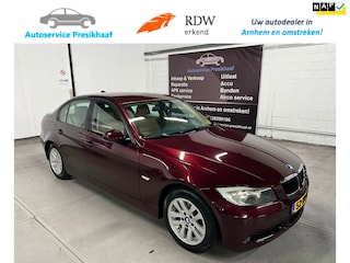 BMW 318i Business Line Automaat LEDER / NAVIGATIE
