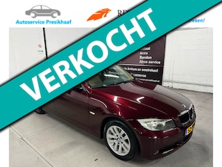 BMW 318i Business Line Automaat LEDER / NAVIGATIE