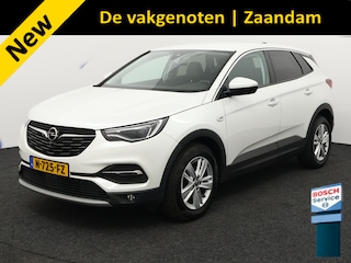 Opel Grandland X 1.2 Turbo Business Elegance Apple Carplay/Android Auto, Cruise control, Parkeersensor voor/achter, Rijstrooksensor, dodehoekdetectie Een stijlvolle en comfortabele SUV die luxe en ruimte uitstekend combineert. Het moderne design geeft de auto een elegante uitstraling, met een ruim interieur.
