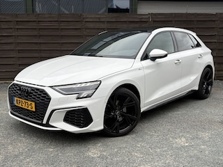 Audi A3 Sportback 30 TFSI S edition / PANO / NAVI / CARPLAY / CAMERA / SLINE
