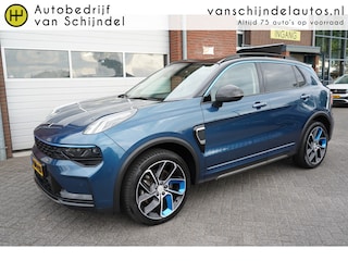 Lynk & Co 01 1.5 261PK! NOV 2022 ORIGINEEL NEDERLANDS DEALER ONDERHOUDEN 360CAMERA 6,6KWH LADER PANORAMADAK FULL LED 20INCH ADAPTIEVE CRUISE ANDROID/APPLECARPLAY NAVIGATIE ECC AIRCO PDC V+A KEYLESS ENZ...