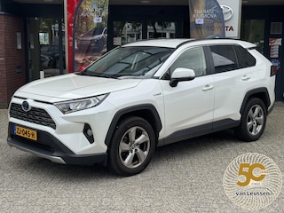 Toyota RAV4 2.5 Hybrid First Edition TREKHAAK BLIND-SPOT PARK-SENSOREN 360° CAMERA APPLE/ANDROID NAVI NL-AUTO
