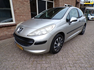 Peugeot 207 1.4-16V XR