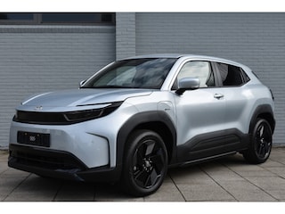 Toyota Urban Cruiser Dynamic 61 kWh Automaat 174pk | Stoel & Stuur verwarming | Voorruitverwarming | Snellaadpoort 67kw |