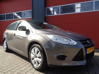 Ford Focus Wagon 1.6 EcoBoost Trend 150PK Airco Cruise 6-BAK Trekhaak NL-Auto