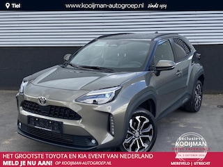 Toyota Yaris Cross 1.5 Hybrid 115 First Edition Stoel- & stuurwiel verwarming, parkeersensoren v&a, navigatie Apple CarPlay/Android Auto, achteruitrij camera