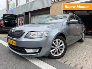 Skoda Octavia 261.2 TSI GRT AMB. BNS CLIMA NAVI TREKHAAK PDC APK 10-2026