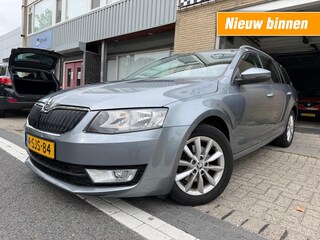 Skoda Octavia 261.2 TSI GRT AMB. BNS CLIMA NAVI TREKHAAK PDC APK 10-2026