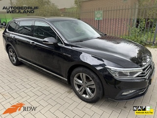 Volkswagen Passat Variant 1.5 TSI R-Line Business + NL-auto NAP LEER TREKHAAK I 1ste eig. I 2X R-line I Keyless I  I 17" I Virtual I Camera I Leer I Trekhaak I Winterpakket I
