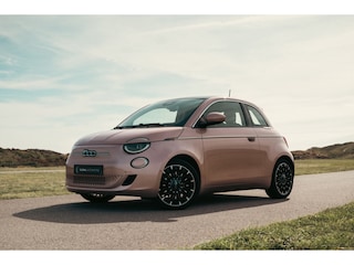 Fiat 500 3+1 La Prima 42 kWh - CARPLAY - PANORAMADAK - LEER - 17 INCH