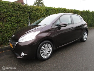 Peugeot 208 1.2 VTi Envy - Navigatie - Trekhaak