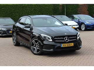 Mercedes-Benz GLA 180 Business Solution AMG Night Upgrade / Camera / Apple CarPlay / 19'' / Half leder / Navigatie / Getint glas / Stoelverwarming / Cruise Control