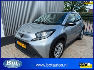 Toyota Aygo 1.0 VVT-i MT Play 3X AYGO X OP VOORRAAD!! / APPLE CARPLAY / CAMERA / AIRCO / CRUISE CONTROL /1E EIGENAAR/BLUETOOTH