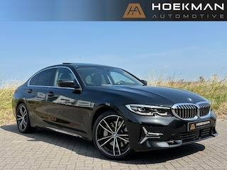 BMW 330i High Executive Automaat | Panoramadak, ACC, Leer, Trekhaak, Apple CarPlay, Stoelverw.- stuurverw., PDC, LED, 19"