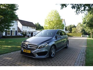 Mercedes-Benz B-klasse 180 Business Solution AMG | 1ste eigenaar | Panorama dak | Stoelverwarming | Navi | NAP | LED |