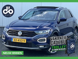 Volkswagen T-Roc 1.5 TSI 150pk Sport PANO DAK I FULL LED I TREKHAAK I DIGI DISPLAY I PDC V+A I ORG.NL + NAP