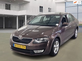 Skoda Octavia 1.2 TSI Greentech Ambition NAVI PSENSOR CRUISE 2 X SLEUTELS