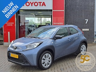 Toyota Aygo PLAY APPLE & ANDROID ACHTERUITRIJCAMERA AD-CRUISE LED-DAGRIJ NL-AUTO