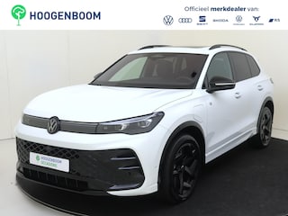 Volkswagen Tiguan 1.5 eHybrid R-Line | SoH 97% | Panoramadak | Lederen bekleding 'Varenna' | Trekhaak | 360 camera | Black Style | Head-up display | Adaptieve demping | Matrix LED verlichting | Harman/Kardon |