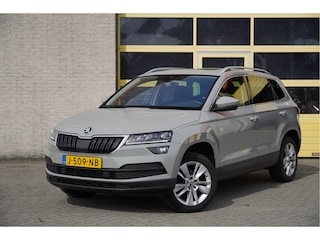 Skoda Karoq 1.5 TSI ACT 150PK! Automaat Business Edition Plus BJ2020 Lmv 17" | Led V+A | Pdc | Keyless entry | Panoramadak | Elek. trekhaak | Verwarmde voorruit | Achteruitrijcamera | App-Connect | Navi | Dashboard verlichting | Sportstuur | Verwarmde voorstoelen