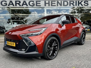Toyota C-HR 2.0 Plug-in Hybrid 220 GR SPORT | Digitale Binnenspiegel | Dode Hoek Detectie | HUD | Adaptive CC | GR stoelen | Smart Phone Entry | Camera |