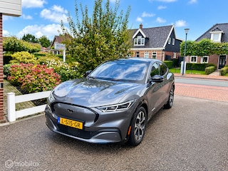 Ford Mustang Mach-E AWD 75 kWh PACK PLUS SOH 93% PANORAMADAK 360 CAMERA CARPLAY STUUR/STOELVERWARMING!!