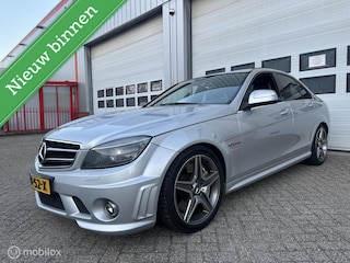 Mercedes-Benz C63 AMG V8