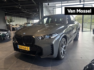 BMW X5 xDrive50e | DRAVITGRAU | ACHTERAS BESTURING | PANORAMADAK | TREKHAAK | SOFTCLOSE | STOELVENTILATIE | STOELVERWARMING | HARMAN KARDON | INTEGRAL ACTIVE STEERING | STOELMASSAGE | MEMORY | NL AUTO |