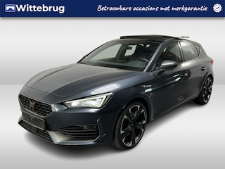 Cupra Leon 1.4 e-Hybrid VZ Performance / 245 PK/ AUTOMAAT/ PANO/ KEYLESS/ STOELVERWARMING/ NAVI/ FULL LINK/ PARK. SENSOREN + CAMERA/ DIVERSE HULPSYSTEMEN